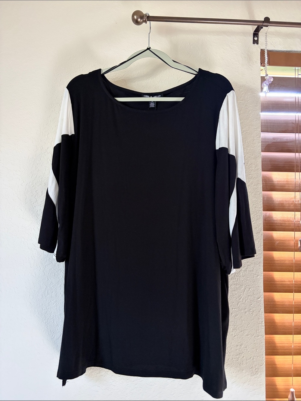 NWT Cable & Gauge Black Colorblock Statement Sleeve Top 2X - Picture 2 of 8